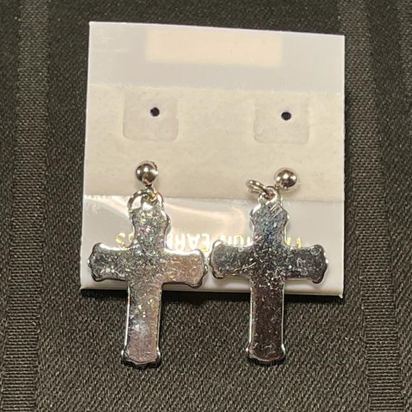 👋 3/$15 Cross Natural Shell 1” stud earrings NWT 🌈🟦 - Picture 4 of 7